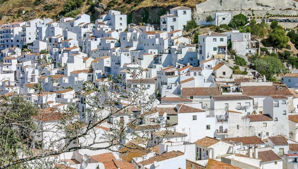 Casares pueblo blanca en Andalucia 