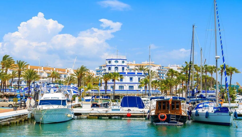 Estepona Marina - real estate near to watersports and yacht berths 