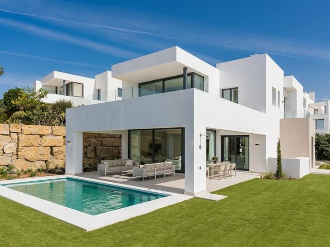 Aurea Villas Estepona - Frontline golf residences