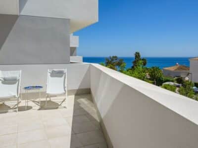 Pure South - Elevated Groundfloor