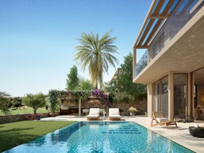 Piscina, jardín y terraza cubierta de una villa, Amaris Villas, Estepona