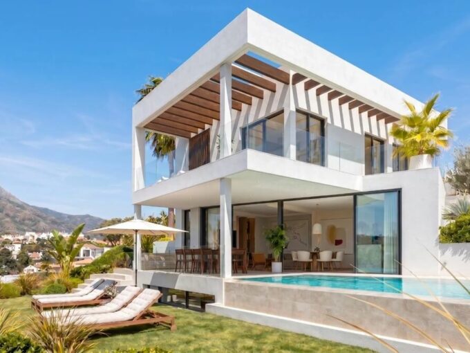 Villa with private infinity pool and pergola at Regia Villas, Valle Romano, Estepona