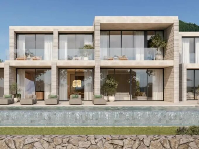 Rear facade of Villa Yang with infinity pool and covered terraces in Benahavís